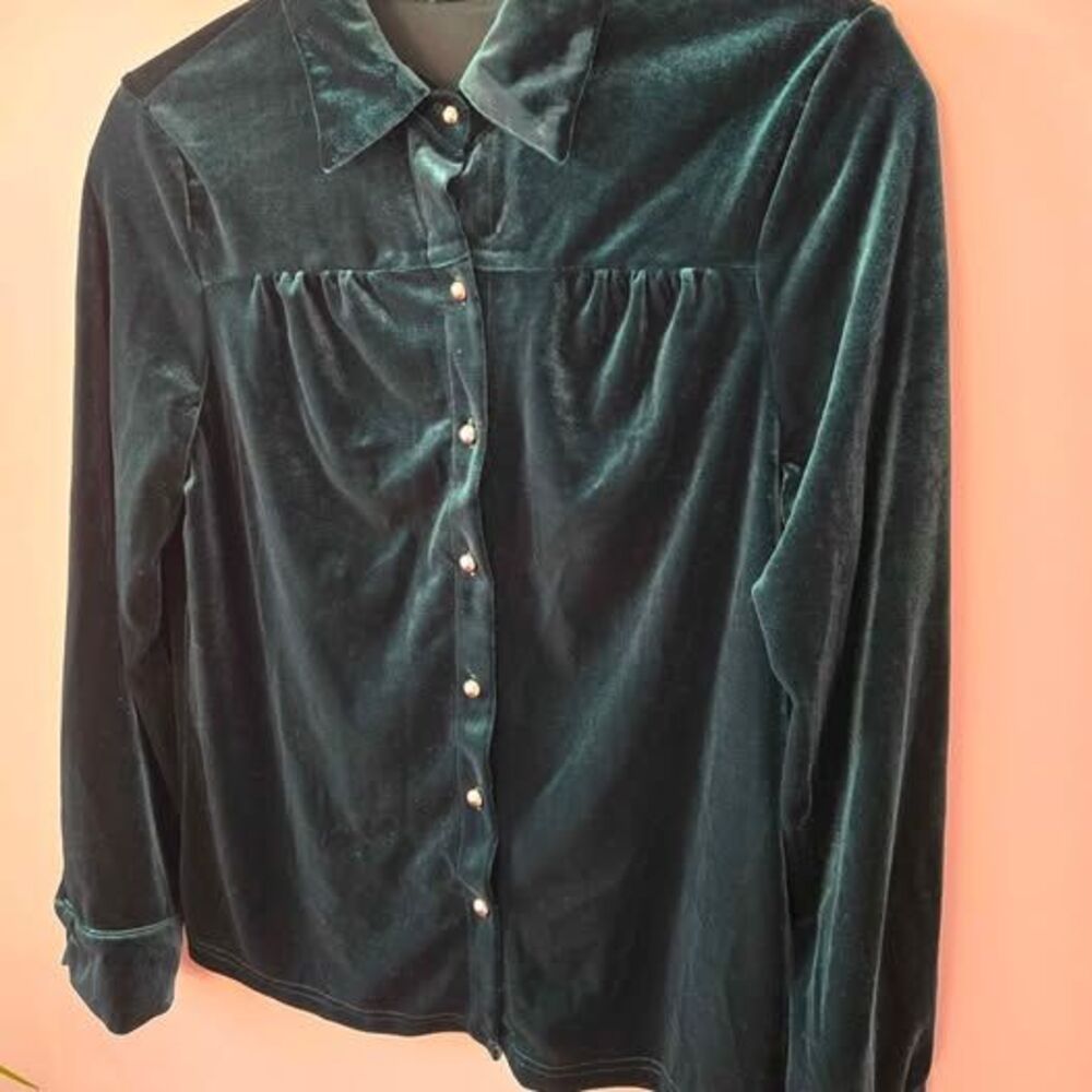emerald-to-kelly green velvet shirt - Picture 3 of 8